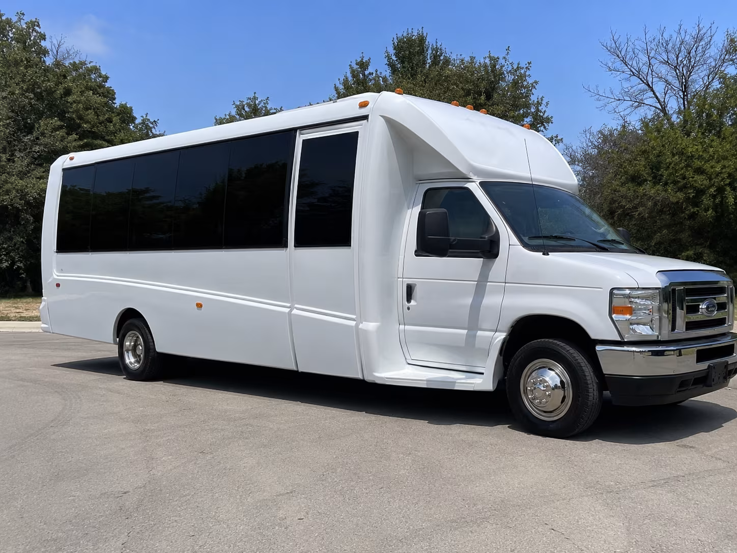 party buses for bachelorette wine tours through the livermore valley